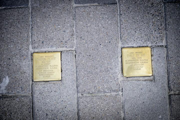 Struikelstenen ter ere van Emile en Gaston De Wit