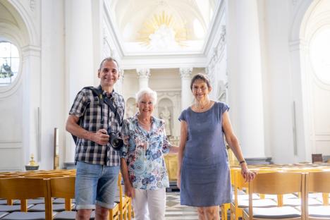Vrijwilligers Dani, Mia en Bregt inventariseerden mee in de kerk van Vlierbeek. Vrijwilligers Dani, Mia en Bregt inventariseerden mee in de kerk van Vlierbeek.